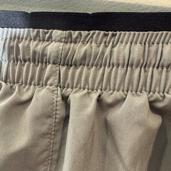 Women's Nike Dri-Fit Gray Running Shorts Size Medium - Picture 5 of 11